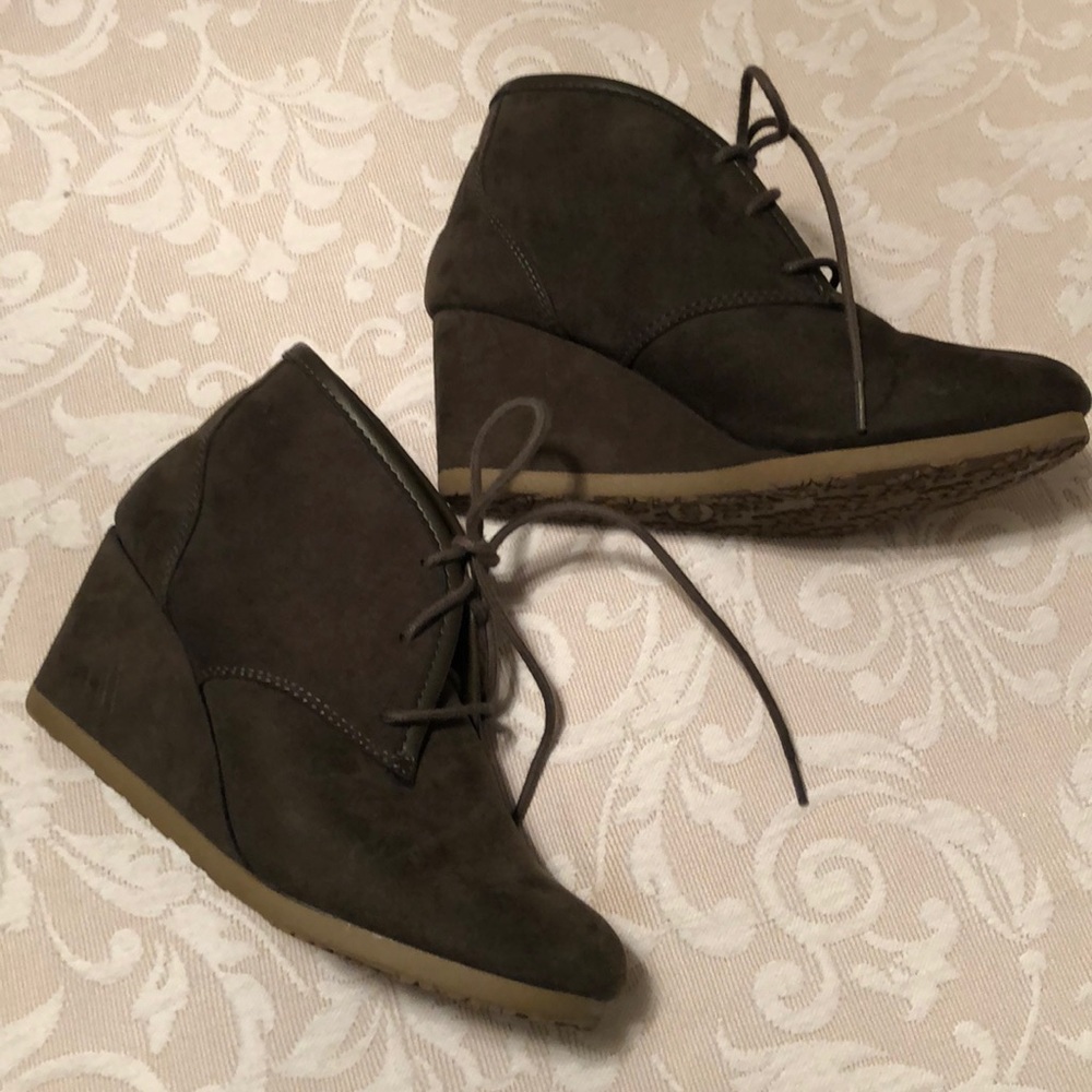 Maj Pow size 7 ankle bootie